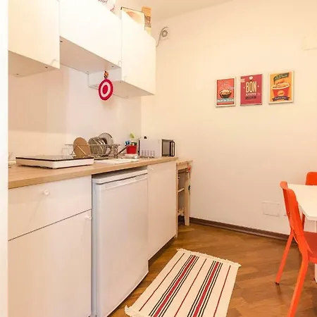 Mar9, Elegant Studio In The City Center Апартаменты *