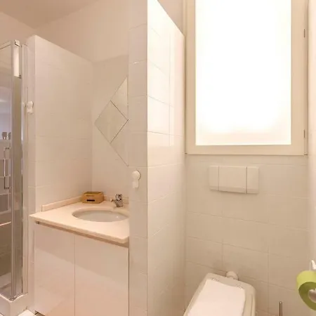 Mar9, Elegant Studio In The City Center Апартаменты *
