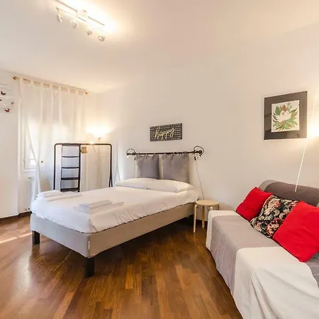 Mar9, Elegant Studio In The City Center Apartment